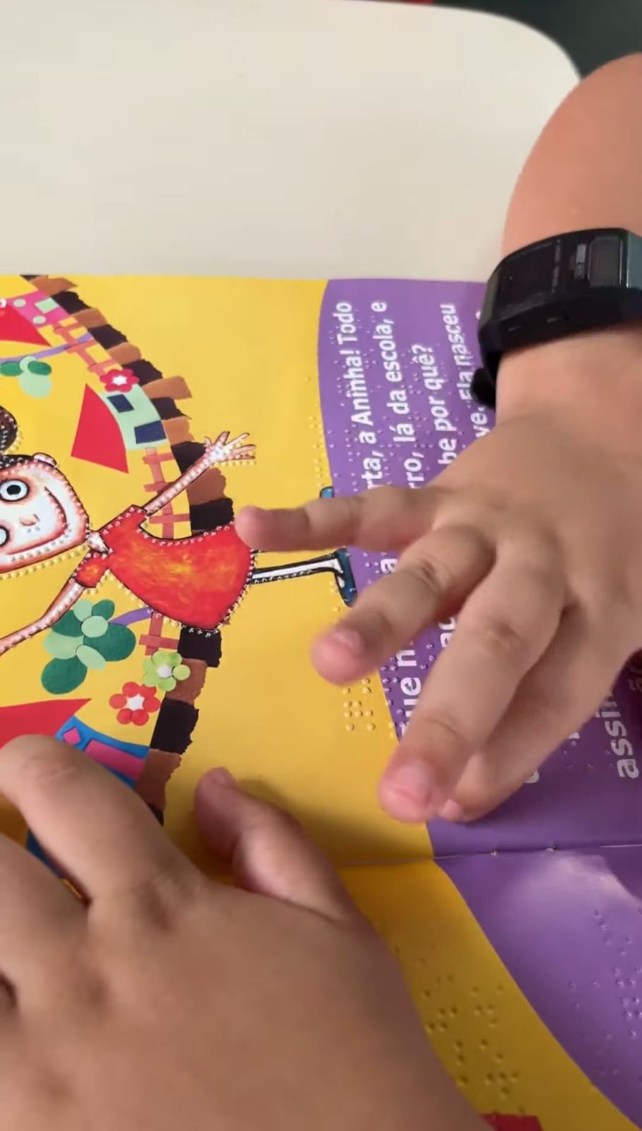 A magia dos livros sensoriais | Lar das Moças Cegas