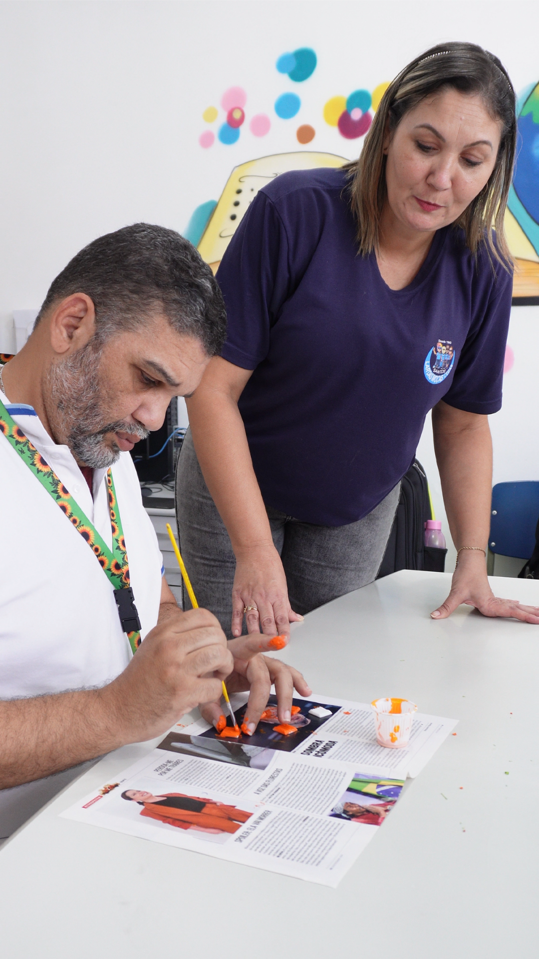 É possível desenhar, pintar e criar sem usar a visão? | Lar das Moças Cegas