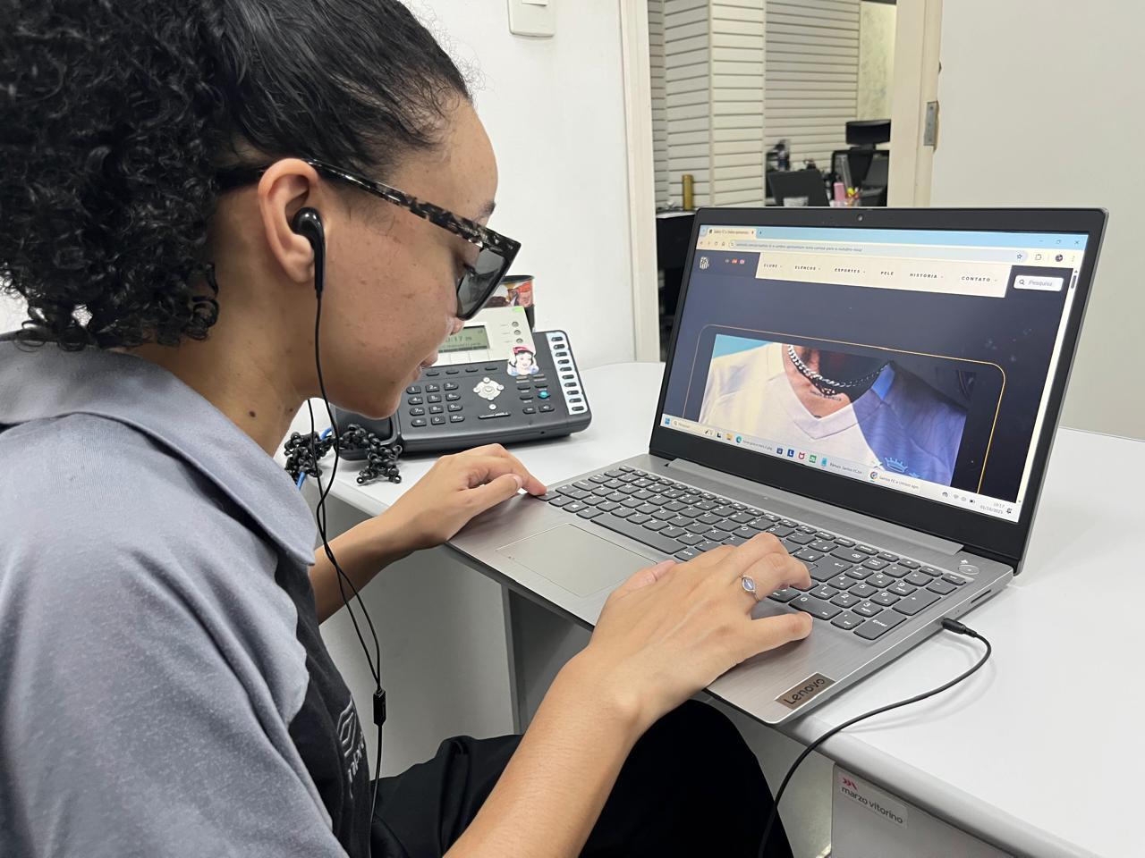 Como o LMC prepara pessoas com deficiência visual para o mercado de trabalho | Lar das Moças Cegas